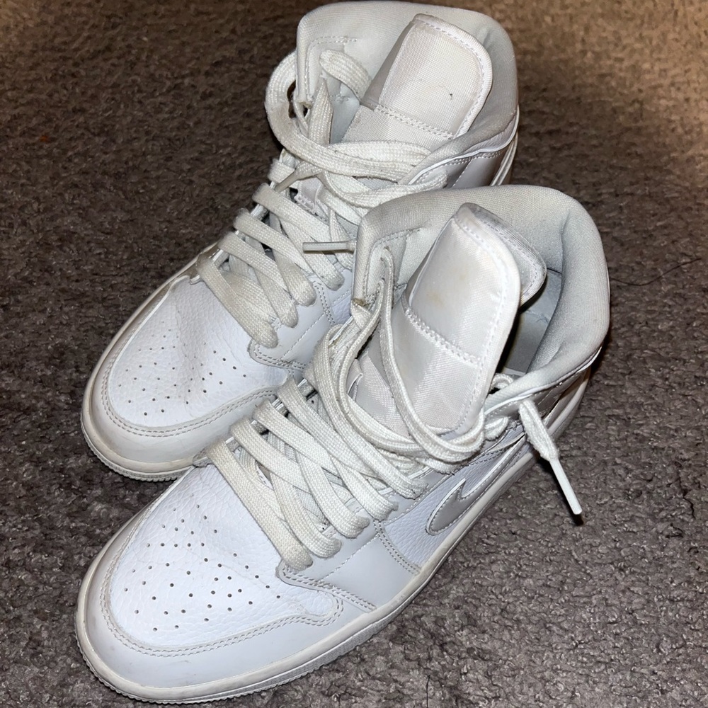 3 PAIRS OF WHITE NIKES BUNDLE